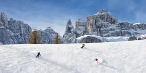 Hotel umgeben von Natur auf den Skipisten der Sellaronda